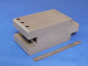 NC旋盤や汎用旋盤で工具の干渉防止や突き出せるようにするゴリラホルダーアーム。1個からオーダー製作可能です。